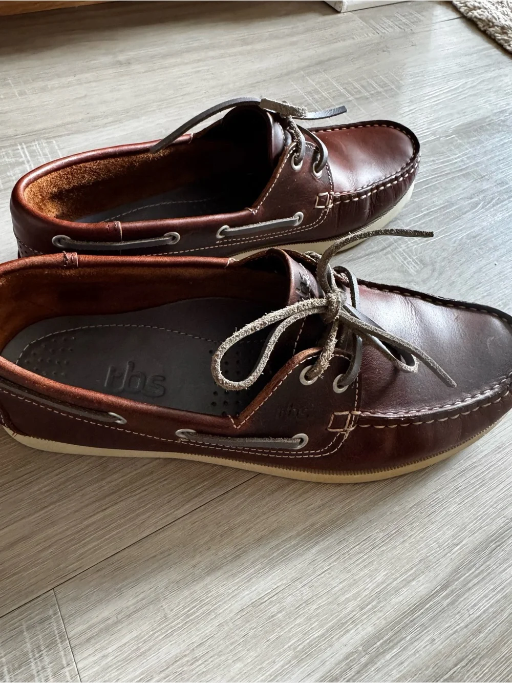 Men's Chestnut Leather Boat Shoes with Contrast Laces